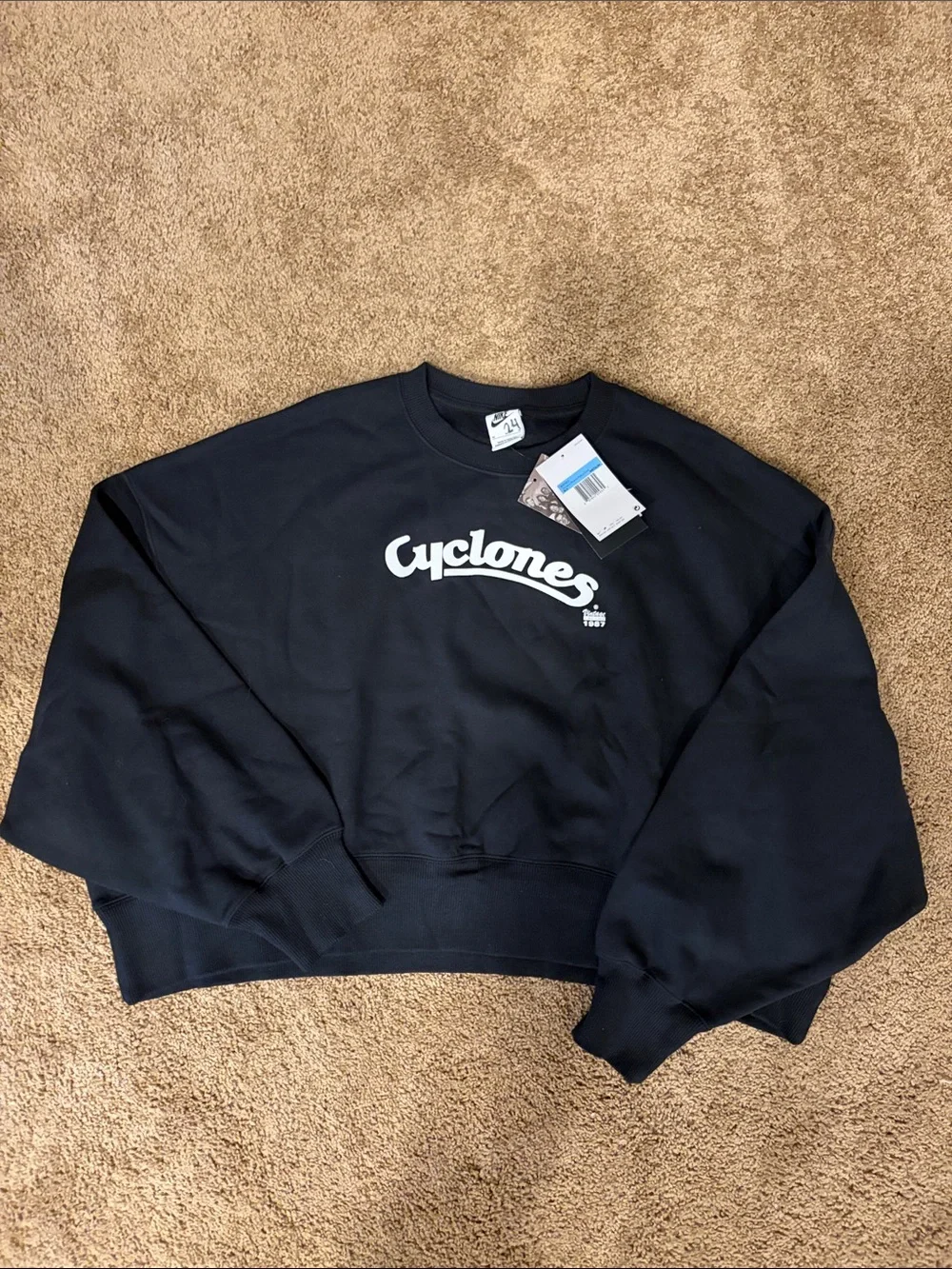 Team issued Cyclones women’s Nike Phoenix Fleece oversized crew.